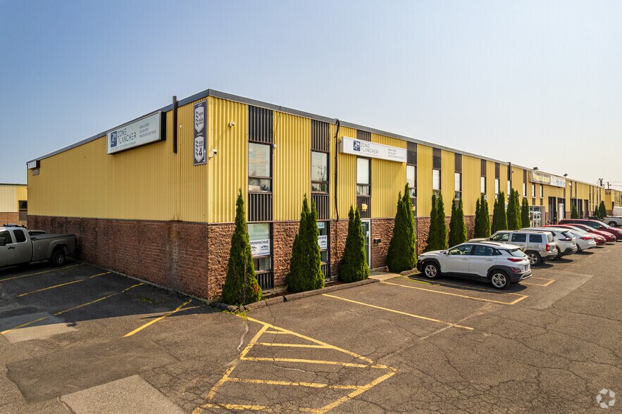 3400 Boul Losch, Saint-hubert, QC à louer - Photo de l’immeuble – Image 1 sur 11