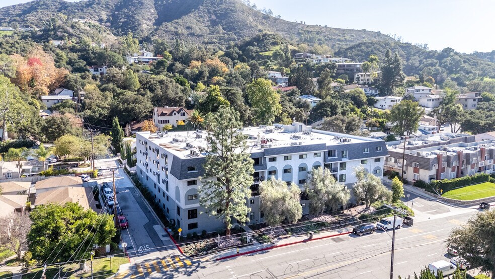 1636 N Verdugo Rd, Glendale, CA à vendre - Photo principale – Image 1 sur 14