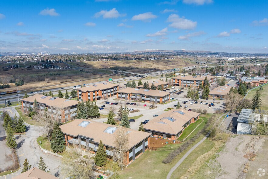 809 Manning Rd NE, Calgary, AB à louer - Aérien – Image 3 sur 5