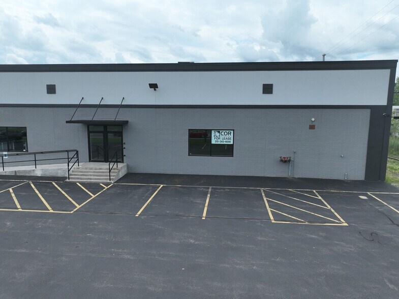 6804 Manlius Center Rd, East Syracuse, NY à louer - Vidéo sur l’annonce professionnelle – Image 2 sur 7