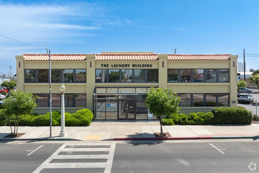 425 W 7th St, Hanford, CA à vendre - Photo de l’immeuble – Image 3 sur 6
