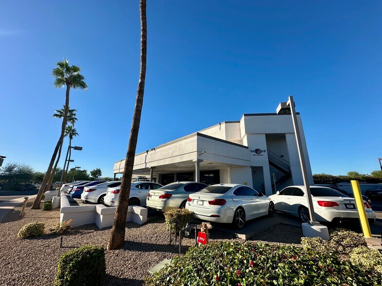 8140 E Butherus Dr, Scottsdale, AZ à louer - Photo de l’immeuble – Image 2 sur 43