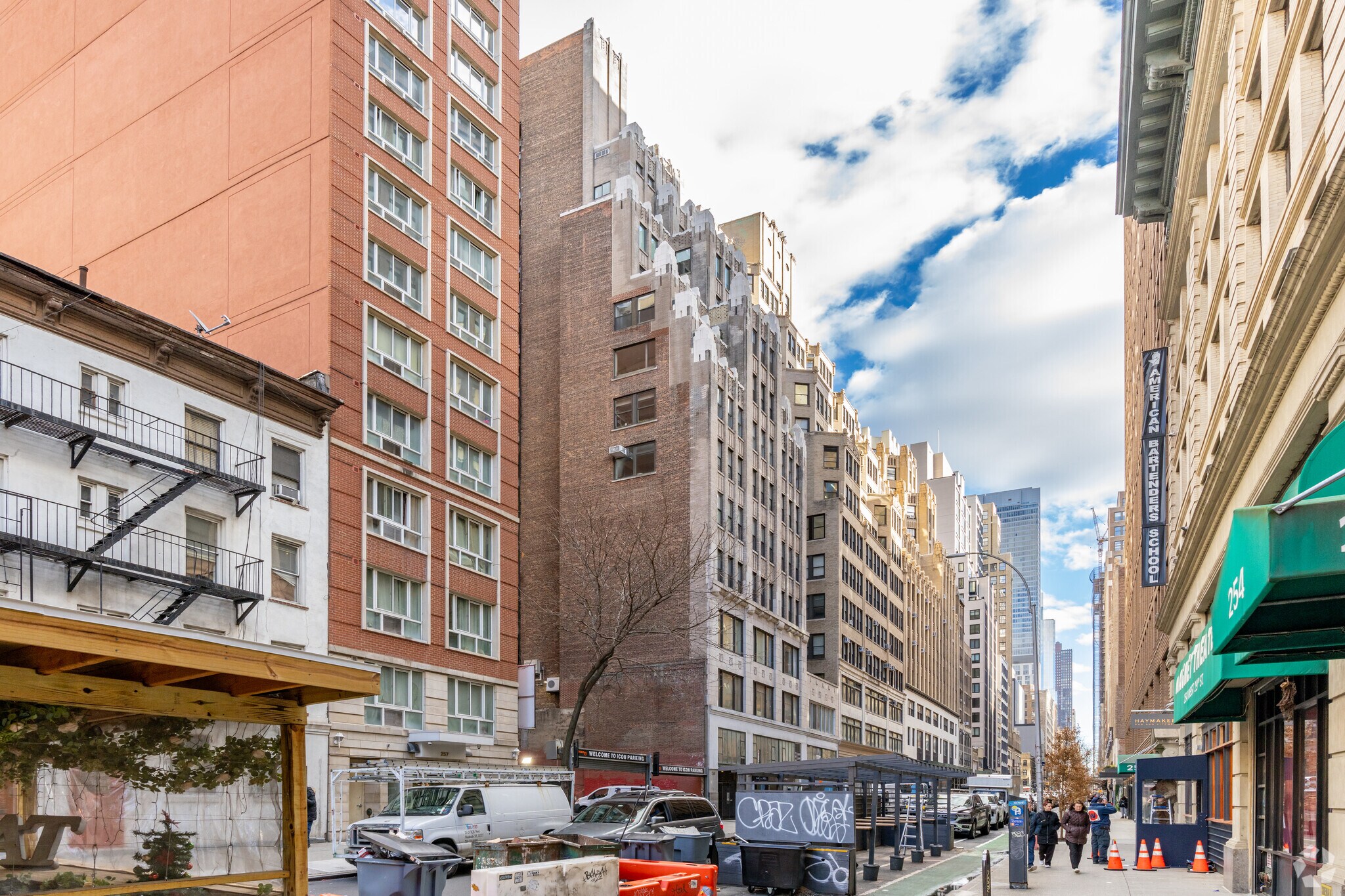 249-251 W 29th St, New York, NY à louer Photo de l’immeuble– Image 1 sur 10