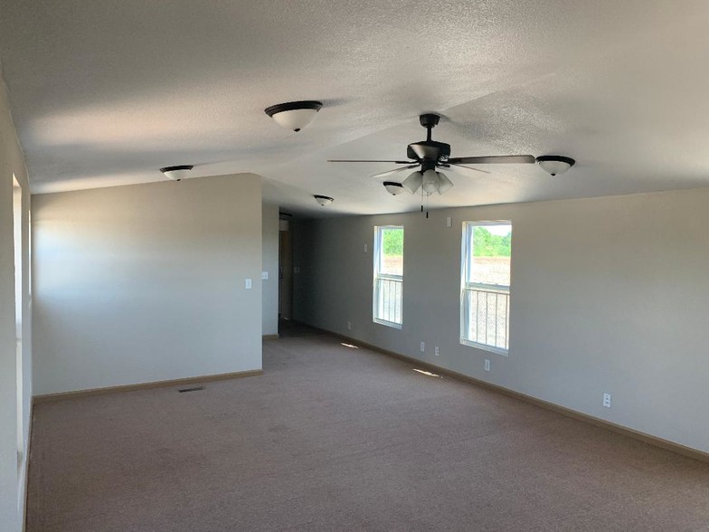 11096 Fm 523, Angleton, TX à louer - Photo de l’immeuble – Image 2 sur 12
