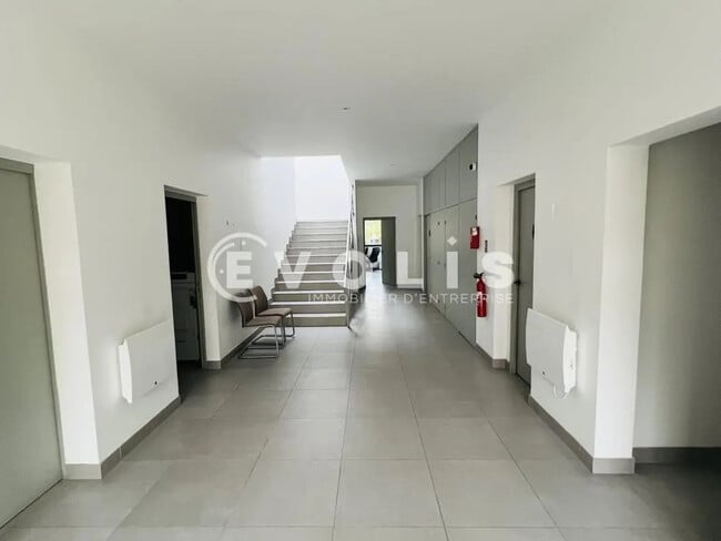 Plus de détails pour 6 Allée Hendrik Lorentz, Champs-sur-Marne - Bureau à louer