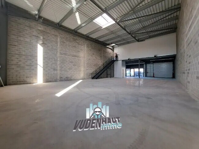 Plus de détails pour Local d'activités à louer