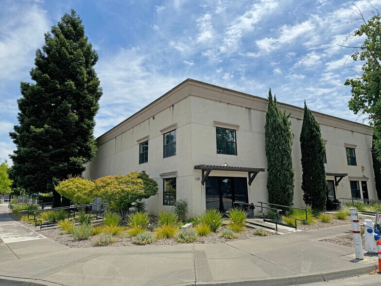 2930 Dutton Ave, Santa Rosa, CA à louer - Photo de l’immeuble – Image 1 sur 6