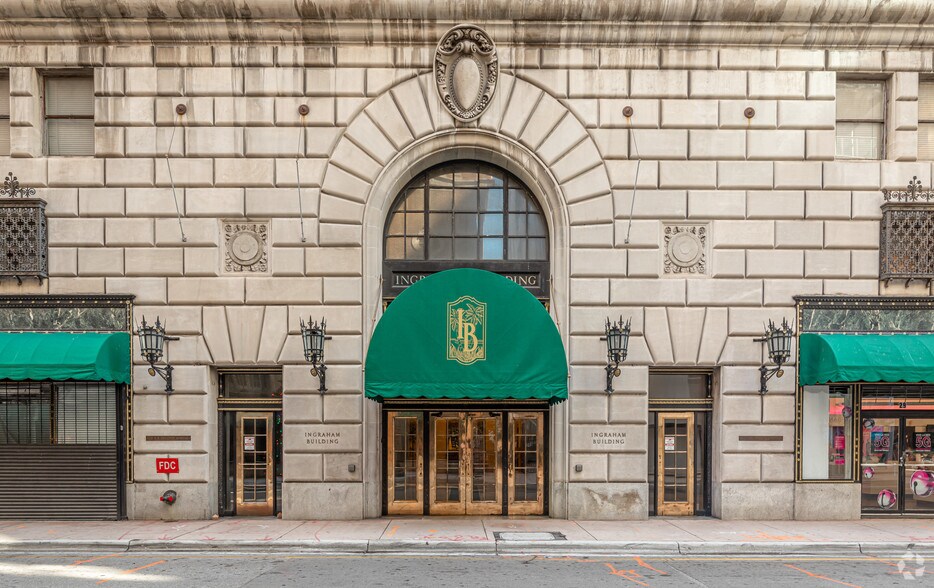 25 SE 2nd Ave, Miami, FL à louer - Photo de l’immeuble – Image 1 sur 9