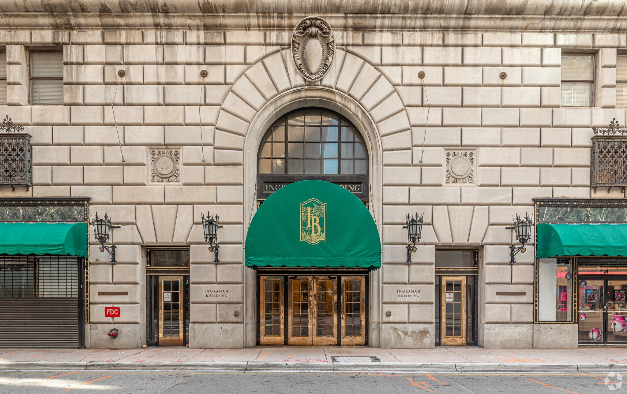 25 SE 2nd Ave, Miami, FL à louer Photo de l’immeuble– Image 1 sur 10