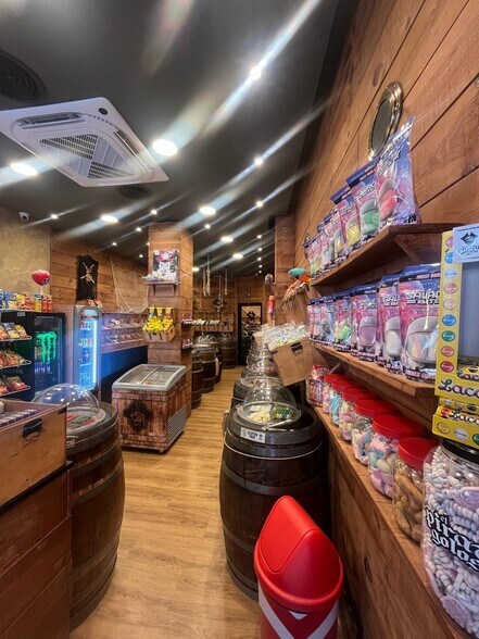 Local commercial dans Cáceres, Cáceres à louer - Photo de l’immeuble – Image 2 sur 10