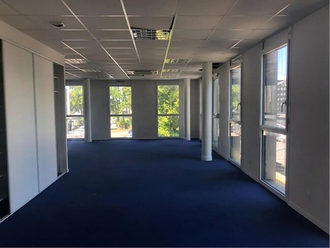 Plus de détails pour Local commercial à vendre