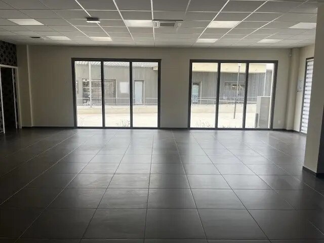 Local commercial dans Saint-Estève à vendre - Photo de l’immeuble – Image 2 sur 5