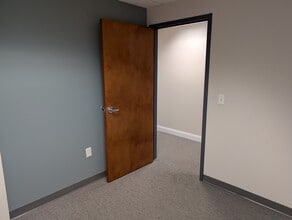 801 W Bay Dr, Largo, FL à louer Photo intérieure– Image 2 sur 13