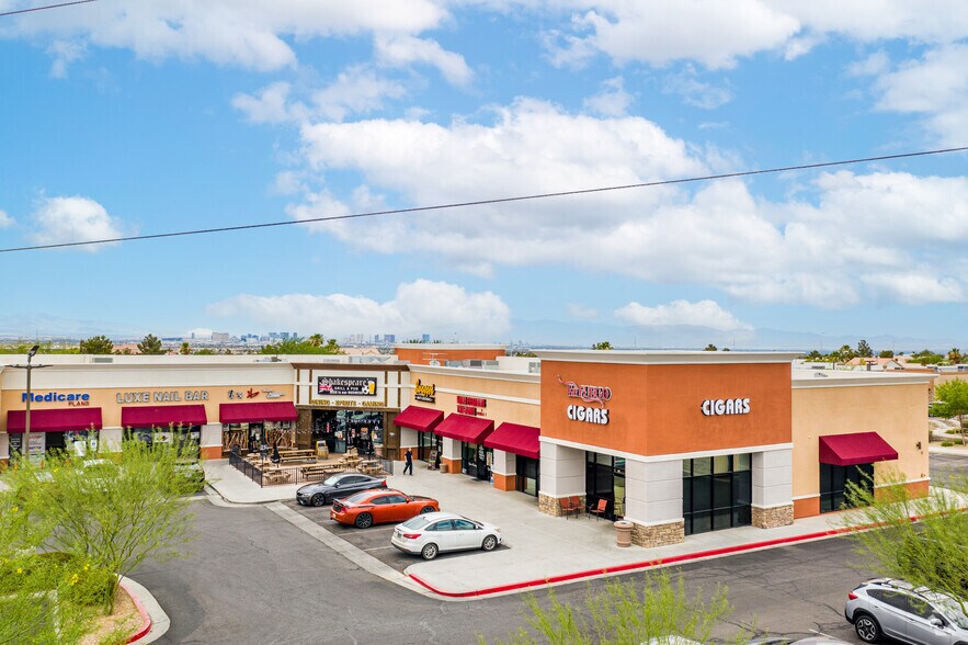 790 Coronado Center Dr, Henderson, NV à louer - Photo de l’immeuble – Image 1 sur 3