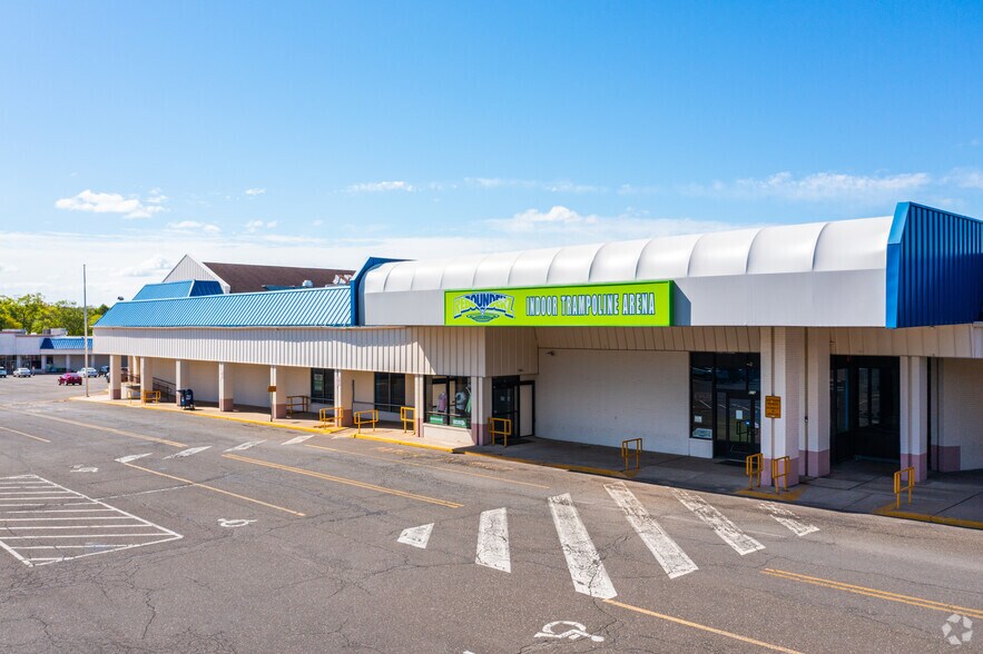 610-640 E Main St, Lansdale, PA à vendre - Photo de l’immeuble – Image 3 sur 7