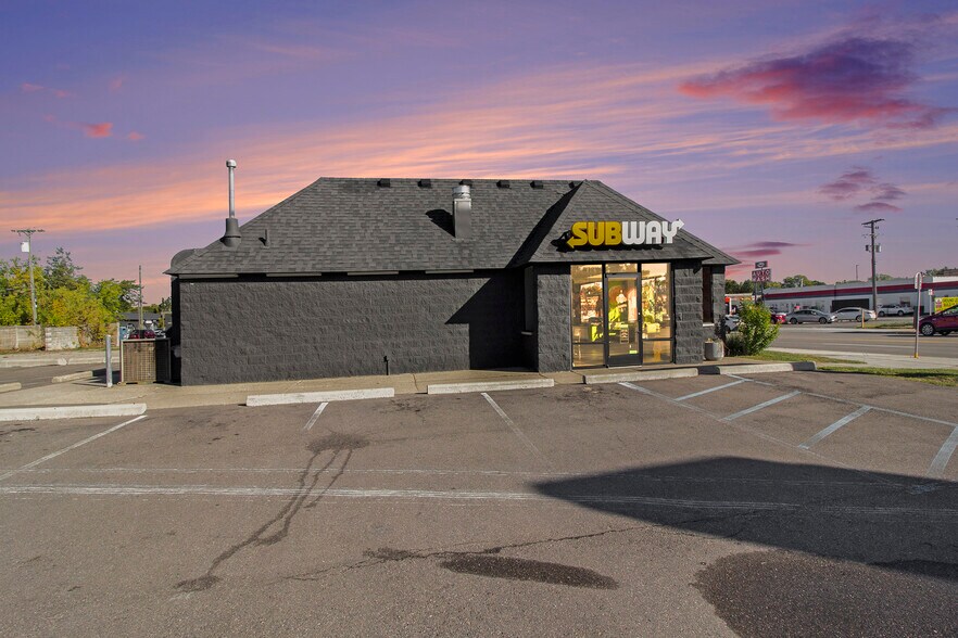 4703 N Crooks Rd, Royal Oak, MI à vendre - Photo de l’immeuble – Image 3 sur 19