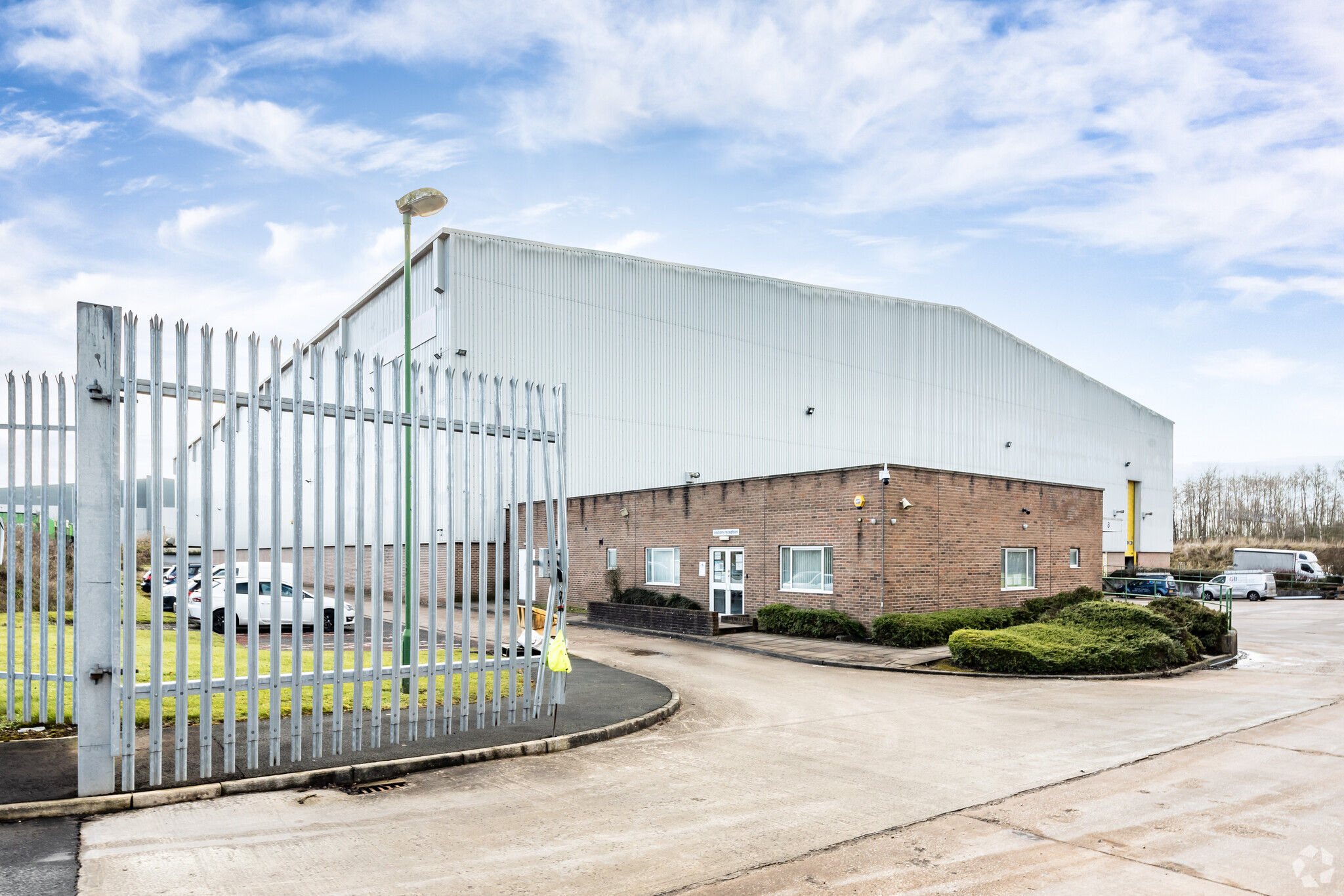 Visku 24, Crewe à louer Photo principale– Image 1 sur 3