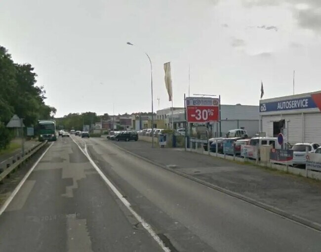 Plus de détails pour Local commercial à louer