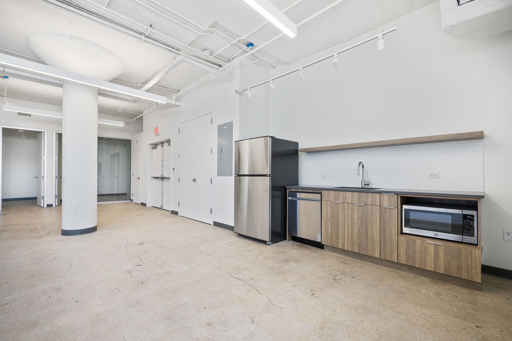 315 Meserole St, Brooklyn, NY à louer Photo intérieure– Image 1 sur 2