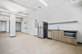 315 Meserole St, Brooklyn, NY à louer Photo intérieure– Image 1 sur 2