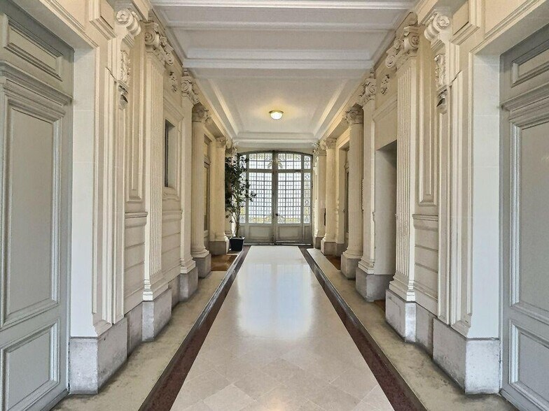 Bureau dans Paris à louer - Hall d’entrée – Image 3 sur 8