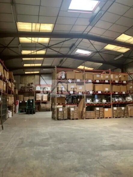 Industriel/Logistique dans Brie-Comte-Robert à vendre - Photo de l’immeuble – Image 2 sur 3