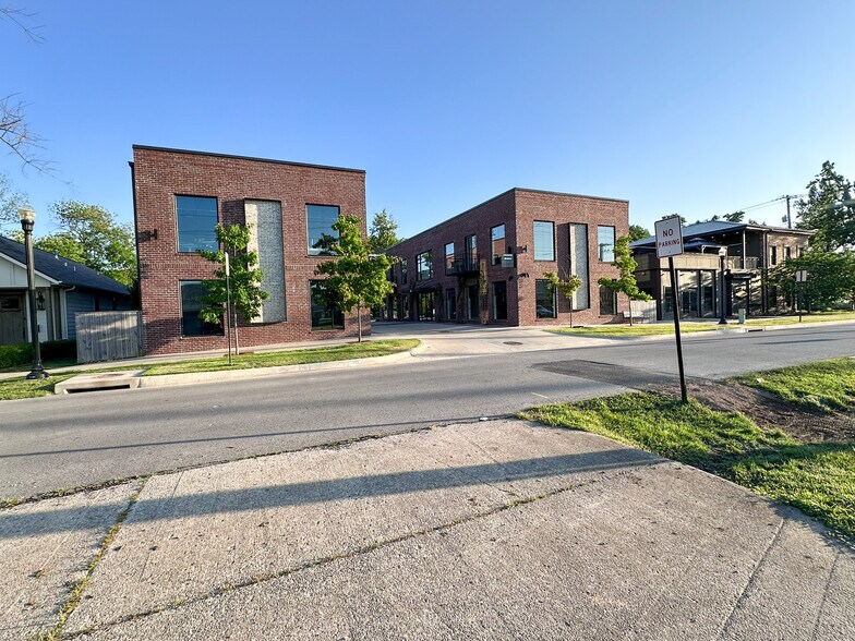 204 SE 6th St, Bentonville, AR à vendre - Photo de l’immeuble – Image 2 sur 13
