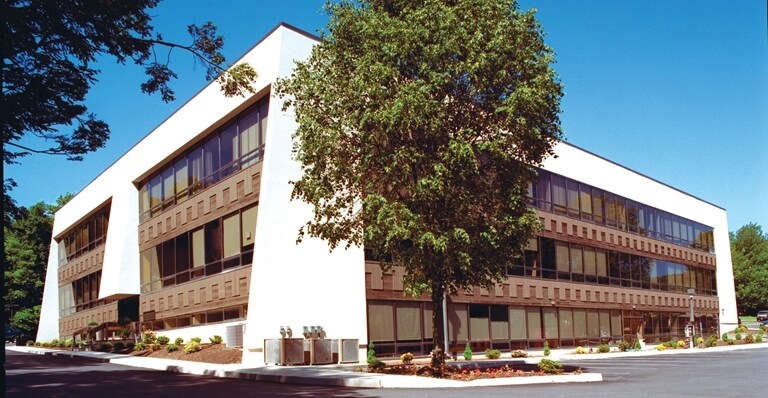 105 S Bedford Rd, Mount Kisco, NY à louer Photo de l’immeuble– Image 1 sur 3