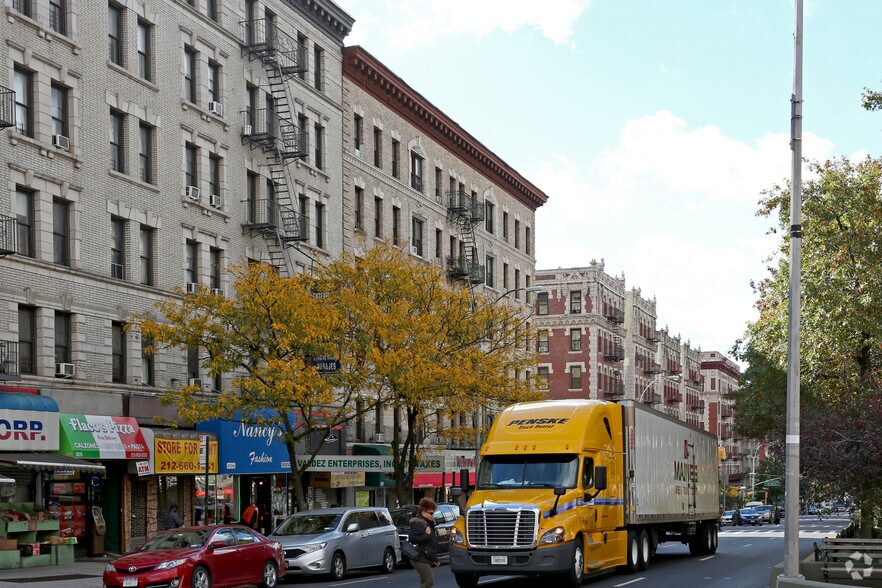 581 W 161st St, New York, NY à louer - Photo de l’immeuble – Image 3 sur 3