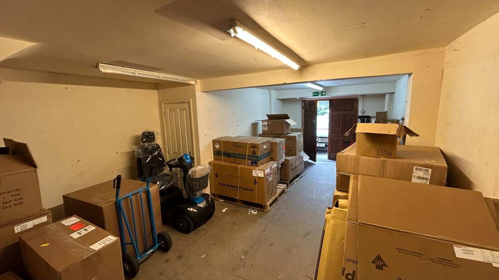 80-82 Victoria Rd, Romford, ESS RM1 2LA - Lot 82 - - Photo intérieure - Image 1 of 2