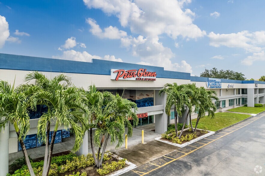 900 Park Centre Blvd, Miami Gardens, FL à louer - Photo de l’immeuble – Image 2 sur 22