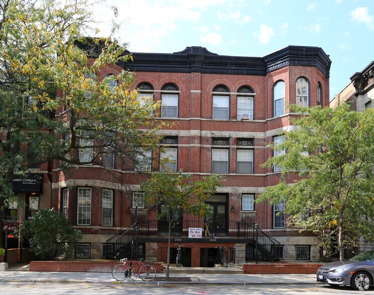 2330-2332 N Clark St, Chicago, IL à louer - Photo de l’immeuble – Image 2 sur 4