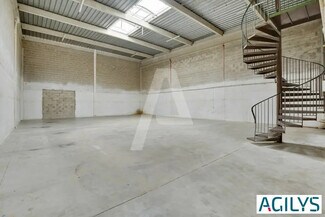 Plus de détails pour Local d'activités à louer