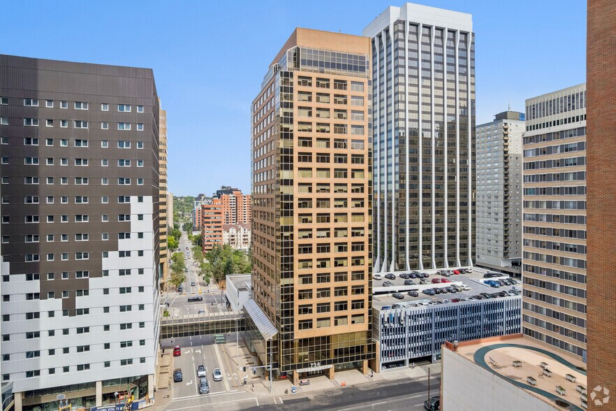 736 6th Ave SW, Calgary, AB à louer - Photo de l’immeuble – Image 1 sur 7