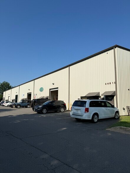 44819 Acacia Ln, Sterling, VA à vendre - Photo de l’immeuble – Image 2 sur 11