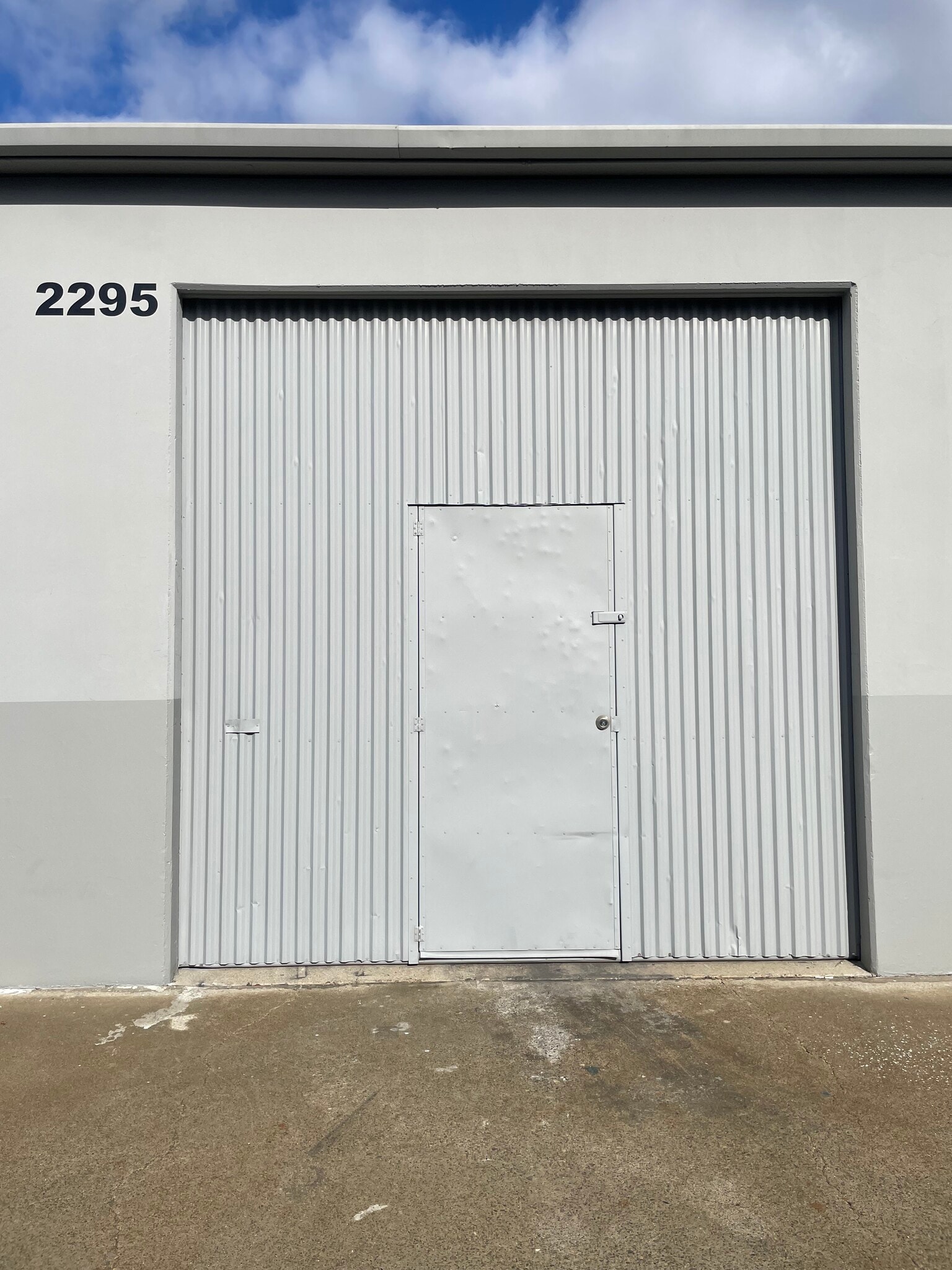 2277-2295 1/2 S Grand Ave, Santa Ana, CA à louer Photo de l’immeuble– Image 1 sur 2