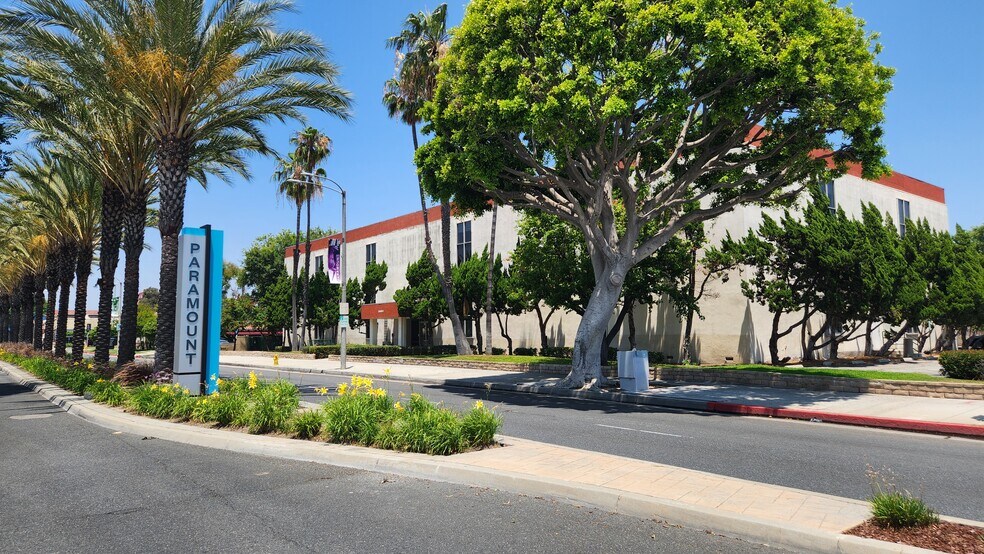 16660 Paramount Blvd, Paramount, CA à vendre - Photo de l’immeuble – Image 2 sur 11