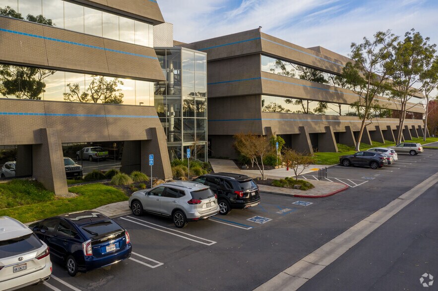 3625 Del Amo Blvd, Torrance, CA à louer - Photo de l’immeuble – Image 1 sur 10