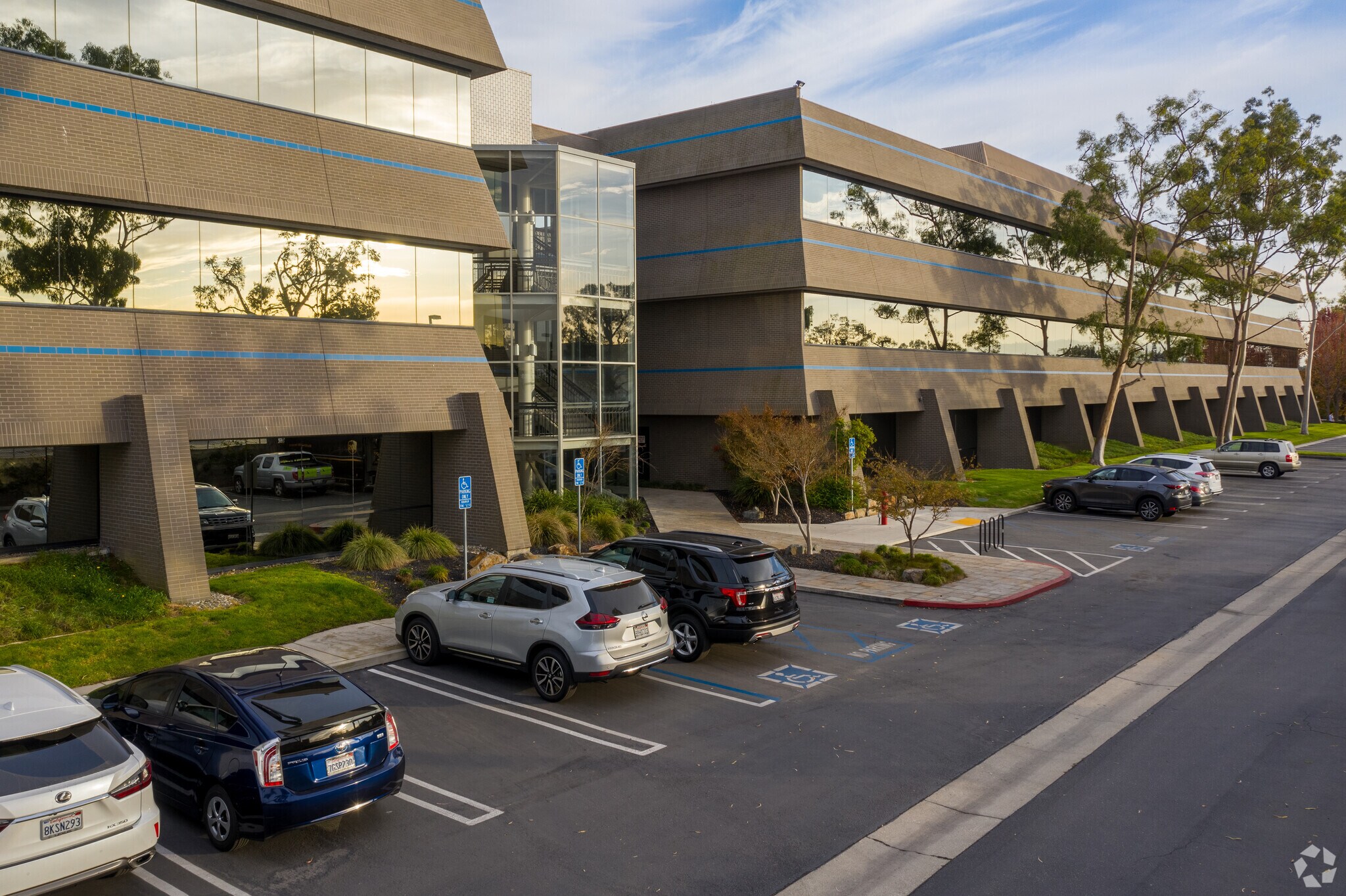 3625 Del Amo Blvd, Torrance, CA à louer Photo de l’immeuble– Image 1 sur 11