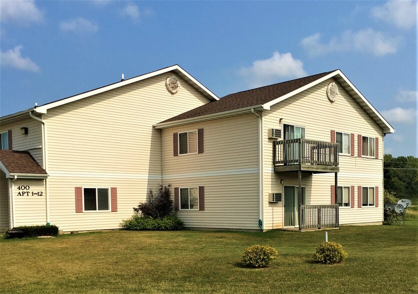 400 13th Ave NW, Oelwein, IA à vendre - Photo de l’immeuble – Image 2 sur 4