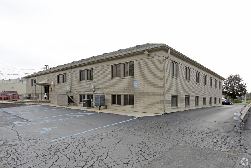 4120 W Maple Rd, Bloomfield Hills, MI à louer - Photo de l’immeuble – Image 2 sur 2