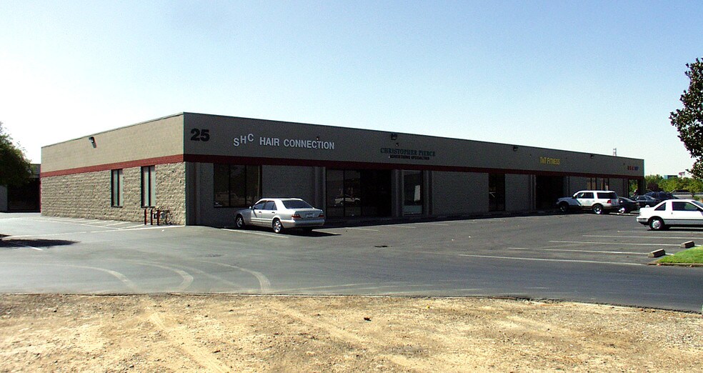 25 Quinta Ct, Sacramento, CA à vendre - Photo de l’immeuble – Image 2 sur 3