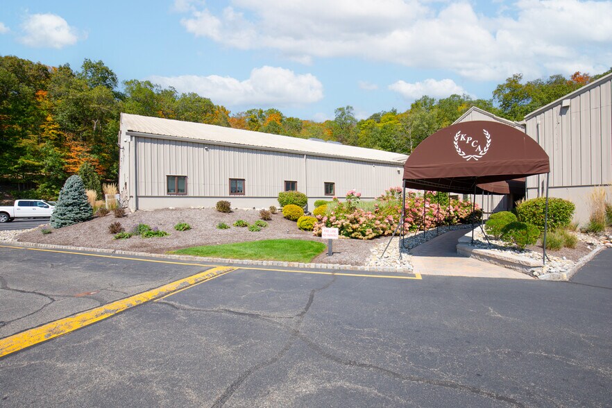 170 Kinnelon Rd, Kinnelon, NJ à vendre - Photo de l’immeuble – Image 2 sur 15