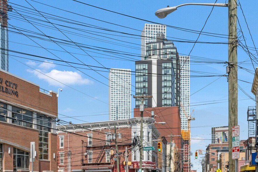 The Summit Ave Collection portefeuille de 2 biens à vendre sur LoopNet.fr - Photo de l’immeuble – Image 3 sur 27