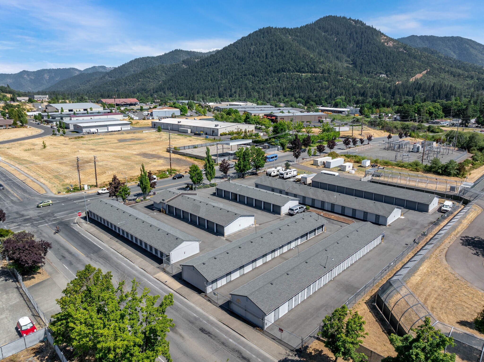 578 NE Agness Ave, Grants Pass, OR à vendre Photo principale– Image 1 sur 41