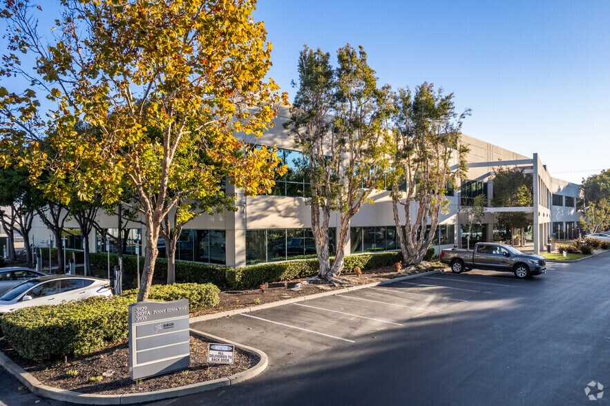 3929 Point Eden Way, Hayward, CA à louer - Photo principale – Image 1 sur 4
