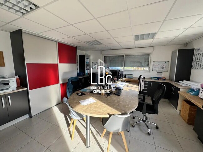 Plus de détails pour Local d'activités à louer