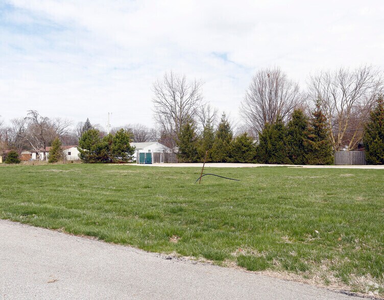 1310 N Post Rd, Indianapolis, IN à vendre - Photo de l’immeuble – Image 2 sur 4