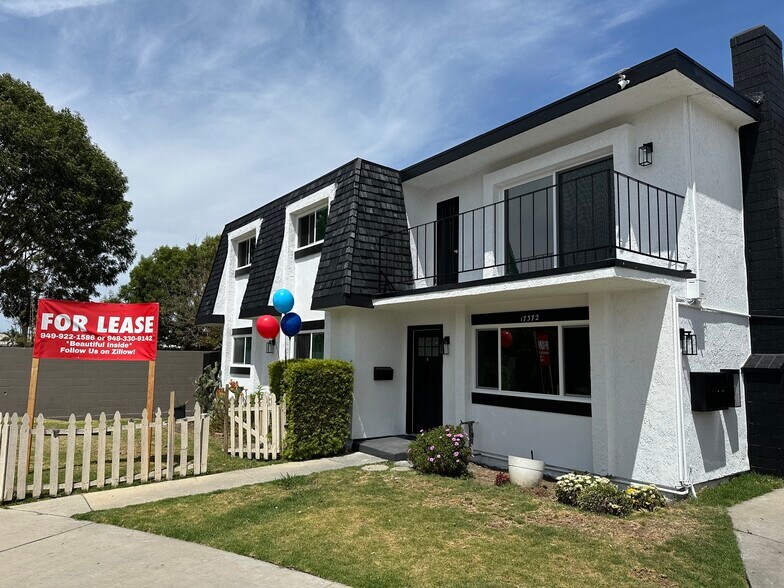 17372 Dairyview Cir, Huntington Beach, CA à vendre - Photo de l’immeuble – Image 2 sur 12