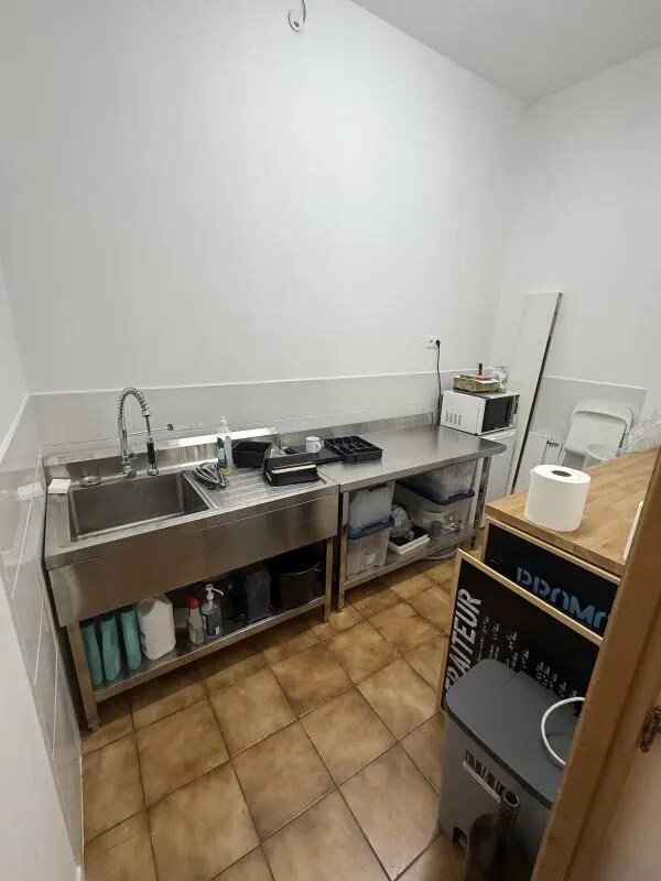 Plus de détails pour Local d'activités à louer